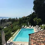 Pensión Corseaux Rooms-riviera 4*