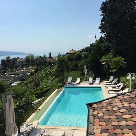 Gasthuis Corseaux Rooms-riviera 4*