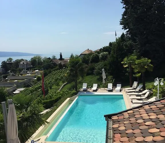 Pensión Corseaux Rooms-riviera 4*